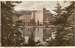 Vintage Postcard 1930's  Fairmont Chateau Lake Louise Canada