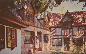 CHAUCER LANE Olde English Village, Victoria, BC, Canada c1960s Vintage Postcard