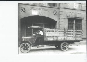 A Old Wood Panel Beer Truck, Gallery Quility Postcard