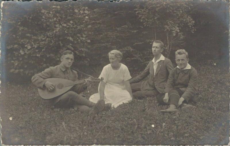 Group Picture Early Playing Guitar 02.72