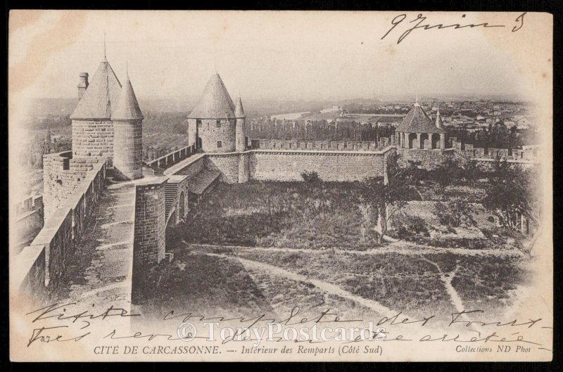 Cite de Carcassonne - Interieur des Remparts
