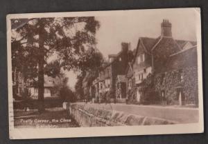 Pretty Corner, The Close, Salisbury - Used 1920s Corner Bends & Wear