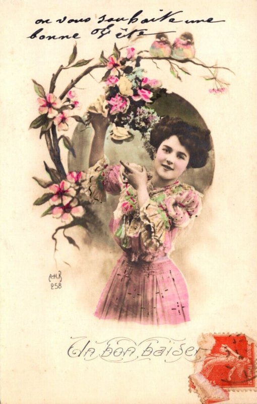 Beautful Young Girl With Flowers