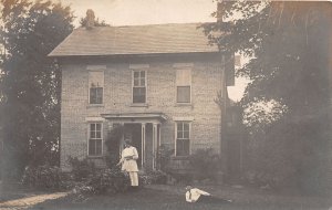 J34/ Columbia City Indiana RPPC Postcard c1910 Home Residence People 351