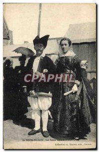 Old Postcard Folklore Au Bourg de Batz The beautiful costumes & # 39autrefois