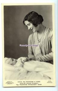 r2913 - The Duchess of York with newborn Princess Margaret, No.27.K - postcard