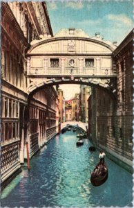 Postcard   Italy Venice -  The Bridge of Sighs