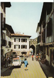 France Postcard - Saint-Jean-Pied-De-Port - La Rue de I'Eglise et la Porte A7998