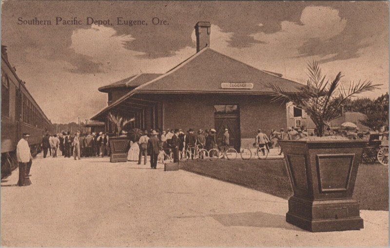 Eugene OR SP RR Depot Southern Pacific Oregon Train At Station postcard G554 