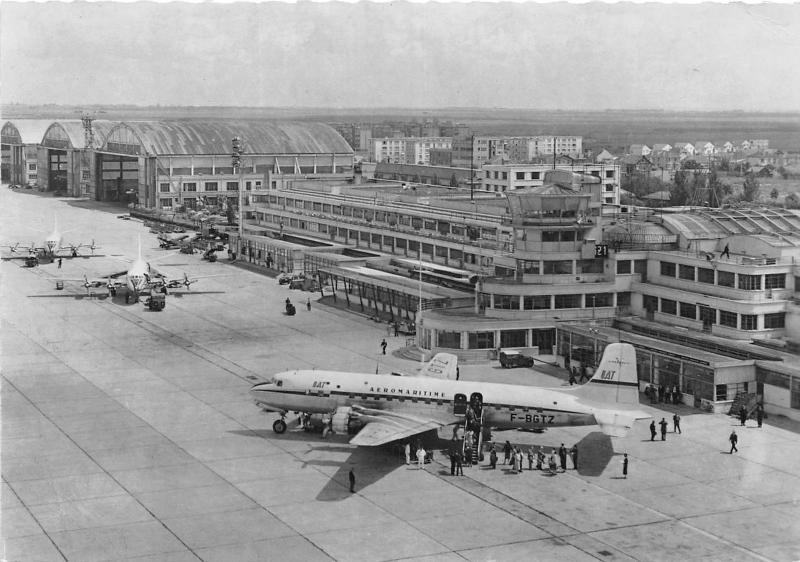 B57748 Aeroport de Paris Le Bourget Super D C 6 de I U A T a l`arrive   aeroport