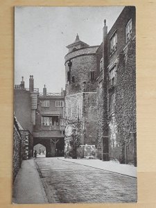 Postcard UK ENG Tower of London View along Outer Ward towards the Byward Tower