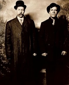 c1910 MAN MISSING HAND WELL DRESSED TOPCOAT BOWLER HAT RPPC PHOTO POSTCARD 36-79