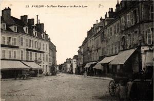 CPA AVALLON - La Place Vauban et la Rue de LYON (657241)