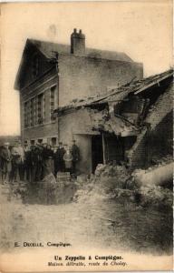 CPA MILITAIRE Un Zeppelin á Compiégne-Maison détruite, rouste de Choisy (315777)
