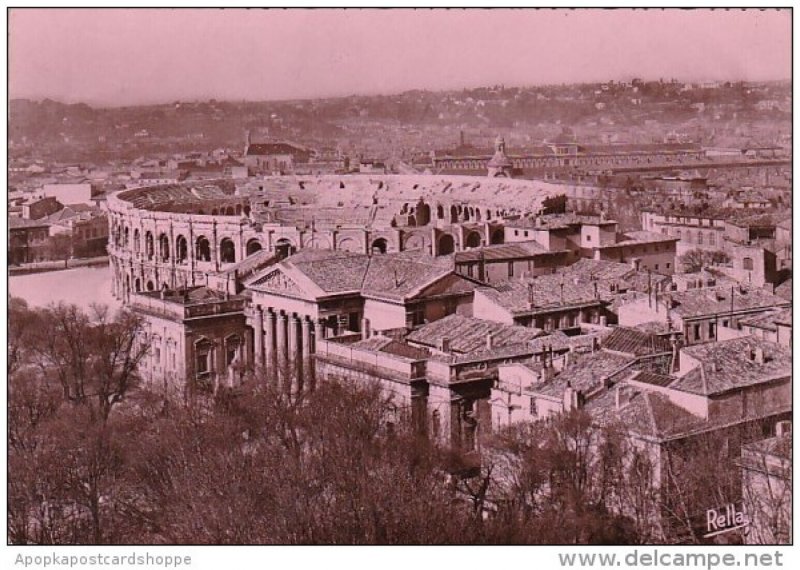 France Nimes Le Palais de Justice et les Arenes