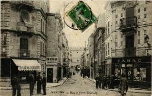 CPA VERDUN Rue et Porte Chaussée (864879)