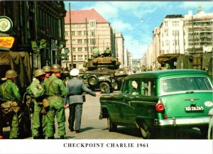 Berlin, Germany  CHECKPOINT CHARLIE~1961  Military~Tank~Car  4X6 Modern Postcard