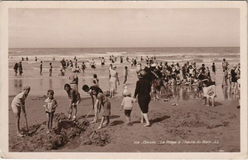 CPA ONIVAL La Plage heure du Bain (18600)