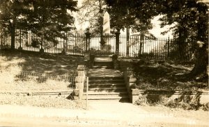 VA - Charlottesville. Monticello, Tomb of Thomas Jefferson.  RPPC