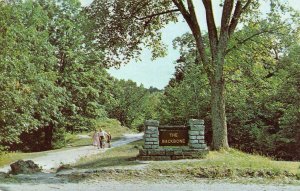 DUNDEE, Iowa IA    THE BACKBONE State Park Sign & Family  DELAWARE CO  Postcard