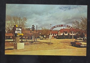 NEWCASTLE WYOMING HI-WAY MOTEL OLD CARS VINTAGE ADVERTISING POSTCARD