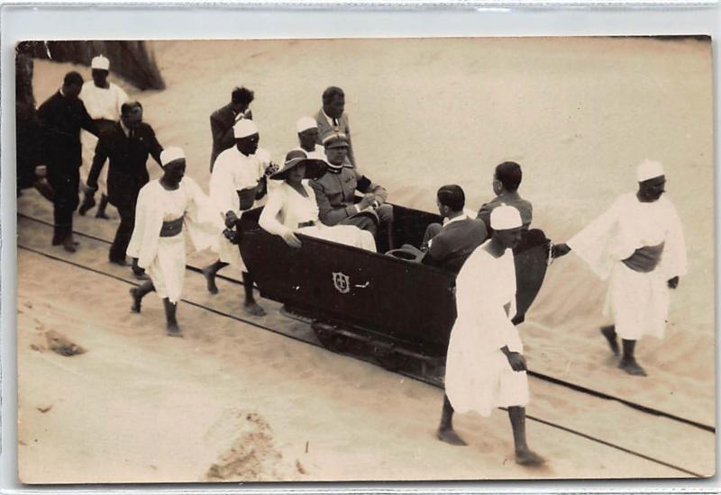 LIBYE : umberto II d'italia visiting the salt ponds in libya - tres bon etat