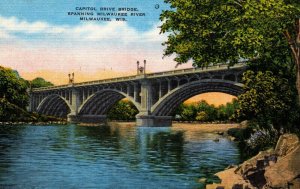 USA Capitol Drive Bridge Milwaukee River Wisconsin Linen Postcard  03.80