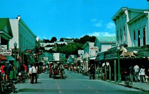 USA Mackinac Island Michigan Horse Drawn Vehicles Chrome Postcard 09.90