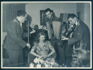 3rd Reich Germany Eva Braun SS Serenade Hoffmann 7x9 Original Photo 92587