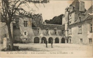 CPA Angouleme- Ecole d'Agriculture ,La Cour de l'Oisellerie FRANCE (1073840)