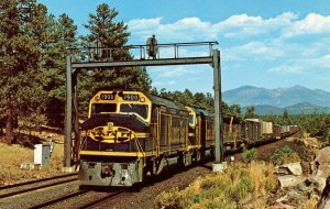 Trains -  Santa Fe Railway #1900    (audio visual series)