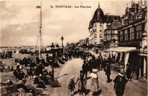 CPA TROUVILLE - Les Planches (276497)