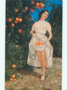 Pre-1980 risque FLORIDA BEAUTY - SEXY GIRL HOLDS ORANGES IN DRESS W5361
