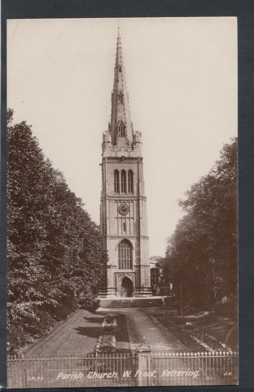 Northamptonshire Postcard - Parish Church, West Front, Kettering  RS10427