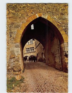 Postcard Postcard La Porte de'En Haut, Le Caveau Saint Vincent, Pérouges, France