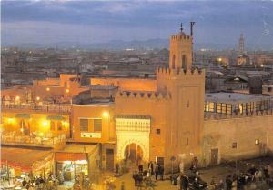 B91142 morocco marrakech a l heure crepusculaire la place djemaa el fna