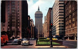 VINTAGE POSTCARD 1960s CLASSIC CARS ON FABULOUS PARK AVENUE NYC POSTED 1961