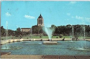 Postcard FOUNTAIN SCENE Winnipeg Manitoba MB AJ2497