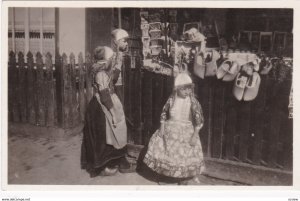 RP; EILAND MARKEN, Holland, Netherlands, Girls at postcard stand, 30-40s