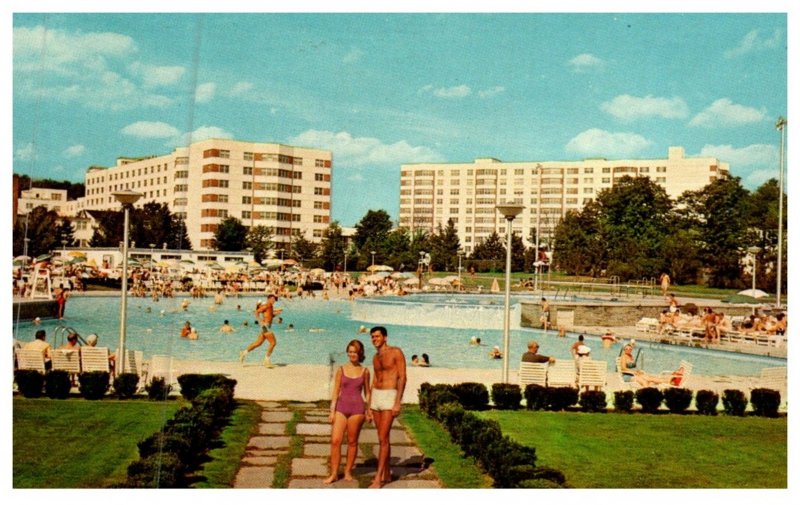 New York  Kiamesha Lake , The Concord Hotel , poolside