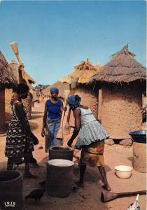 B29539 Africa in Pictures Preparing the Meal