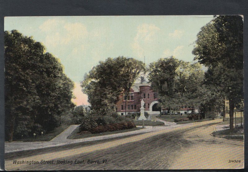 America Postcard - Washington Street Looking East, Barre, Vermont   RS19029