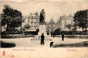 CPA Monument de General Hoche - VERSAILLES (353466)