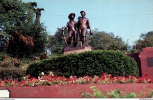 Missouri Hannibal Tom Sawyer & Huckleberry Finn Statue