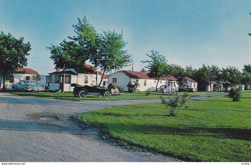 Cap de la Madeleine , Quebec , Canada , 1950-60s ; Cabines Pinaults