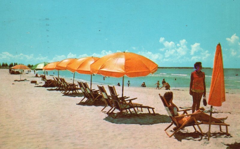 Vintage Postcard 1957 Holiday Isles Colorful Beach & Bathing St. Petersburg Fla.