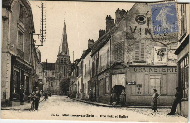 CPA CHAUMES-EN-BRIE Rue Foix et Eglise 924955