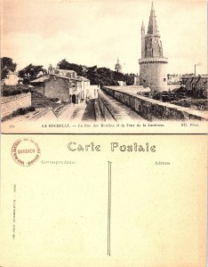 La Rochelle - Charente Maritime - La Rue Des Moulins Et La Tour De La Lanterne
