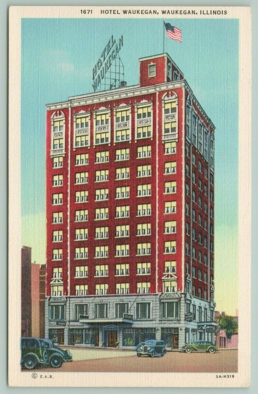 Waukegan Illinois~Hotel Waukegan~Guests Arriving in Cars~1940s Postcard 