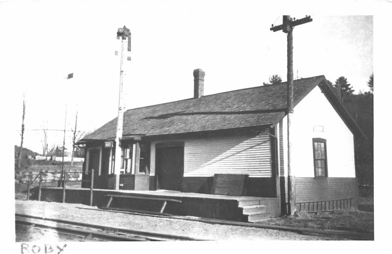 F77/ Roby New Hampshire RPPC Postcard c1950s Railroad Depot 1